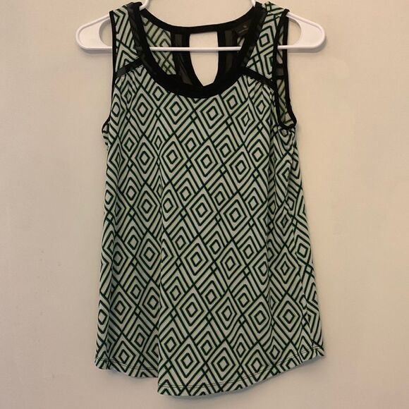 3/$30 Worthington sleeveless green and black tee with sheer black trim Size S - Picture 1 of 7